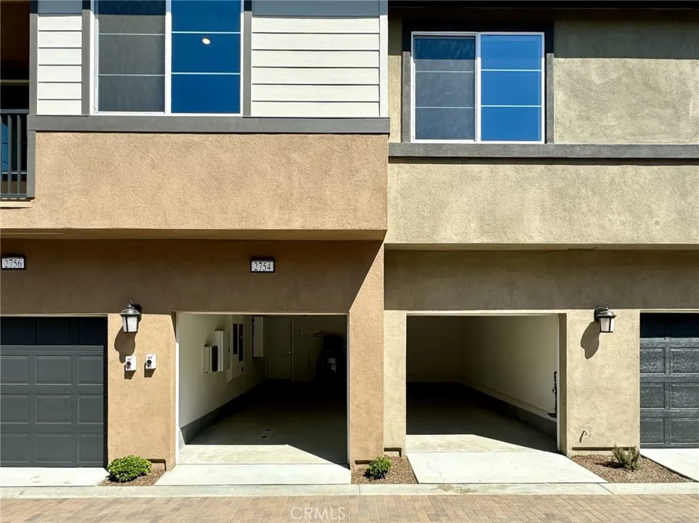 2754 E Bottas Privado Ontario, CA 91762