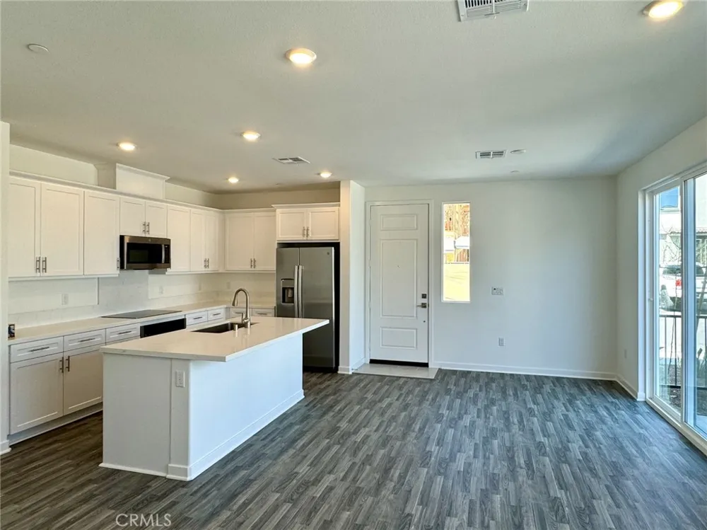 2754 E Bottas Privado Ontario, CA 91762
