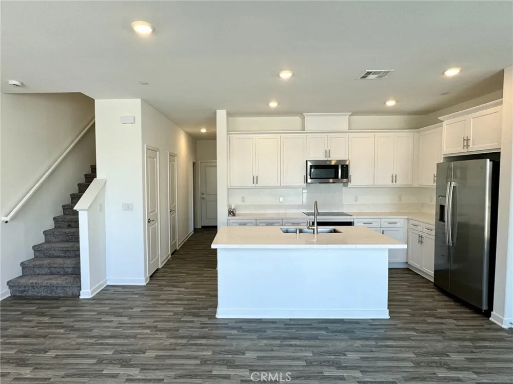 2754 E Bottas Privado Ontario, CA 91762