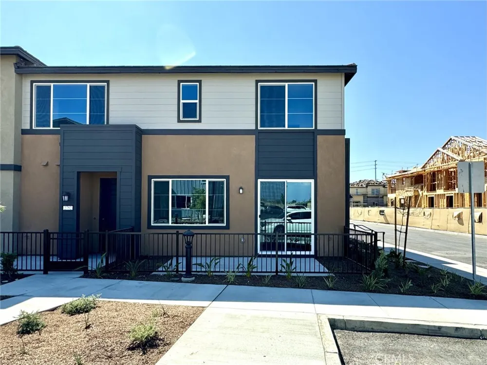 2754 E Bottas Privado Ontario, CA 91762