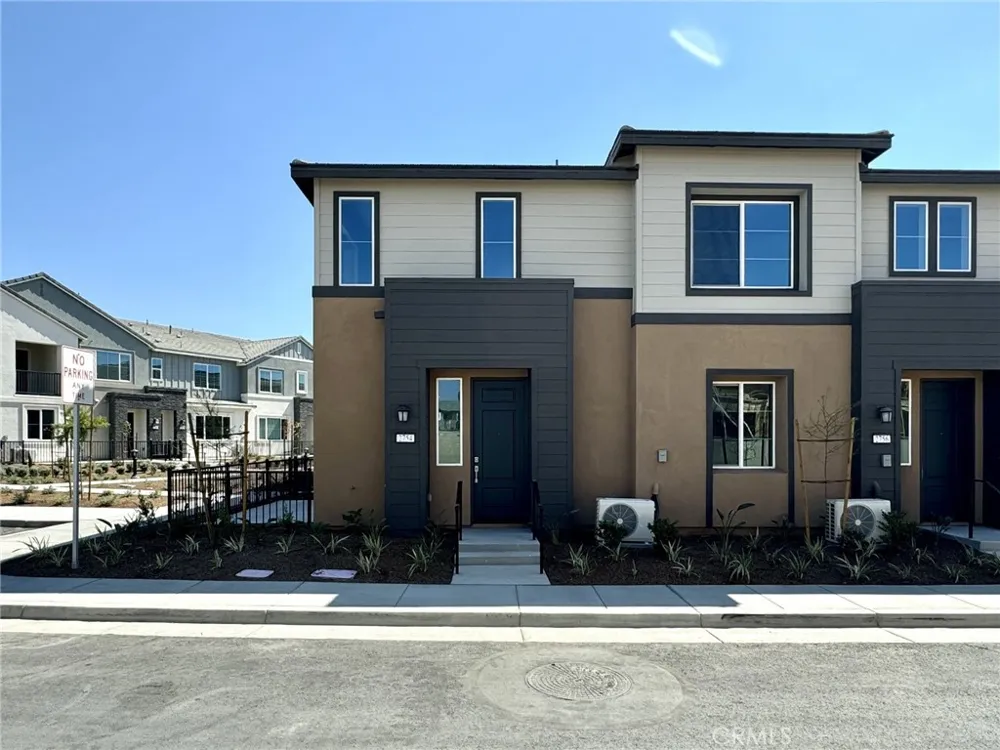 2754 E Bottas Privado Ontario, CA 91762