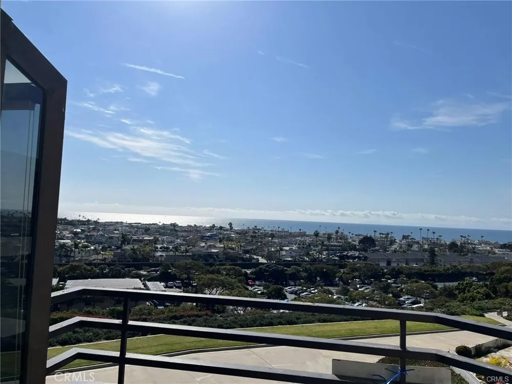 210 LILLE LANE 310 Newport Beach, CA 92663