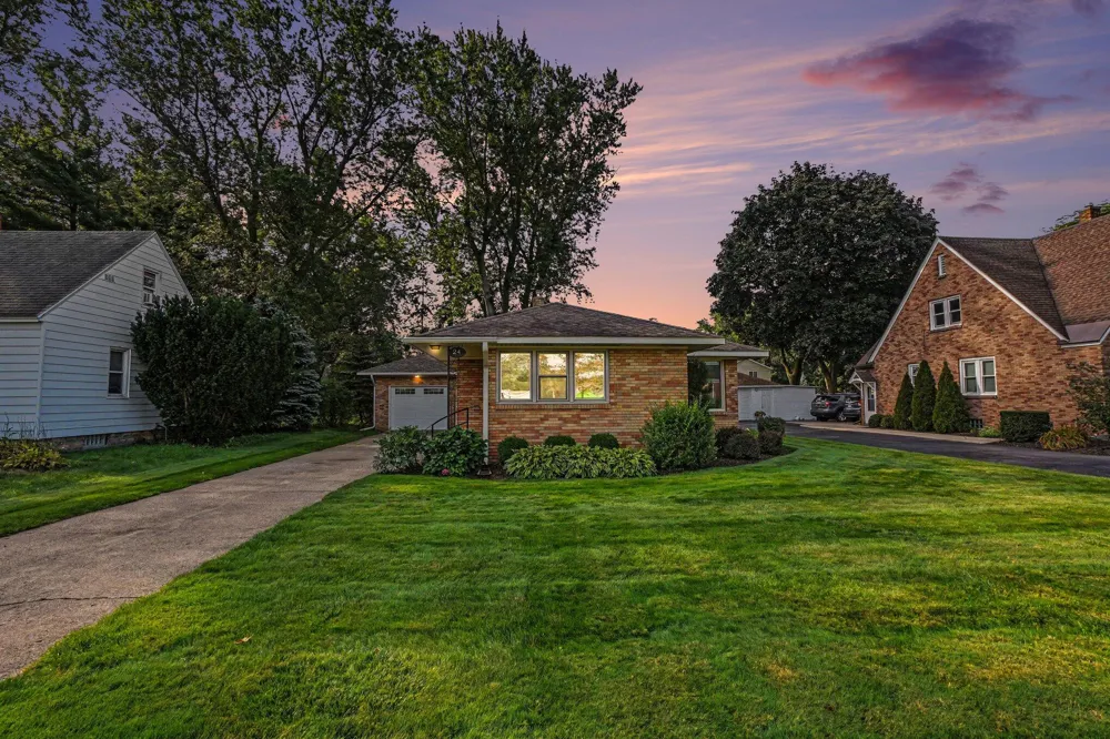 24 E 32nd Street Holland, MI 49423