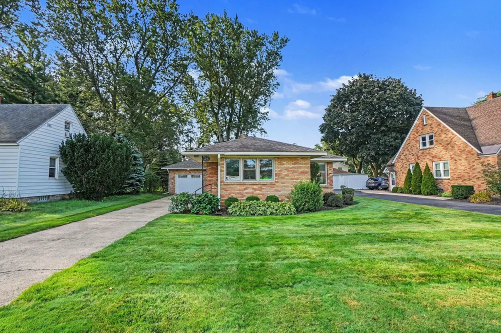24 E 32nd Street Holland, MI 49423