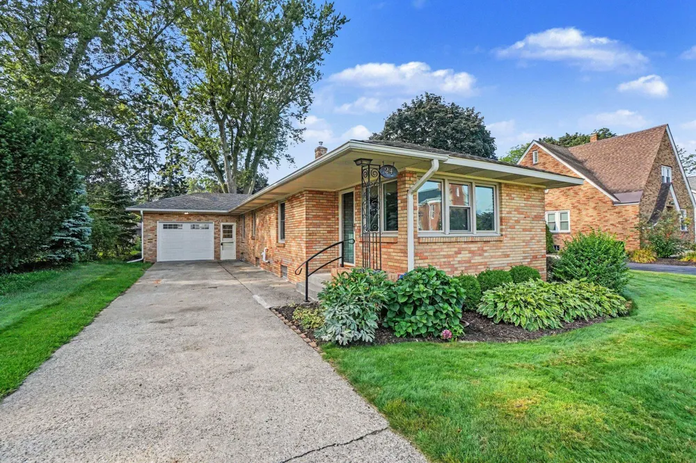 24 E 32nd Street Holland, MI 49423