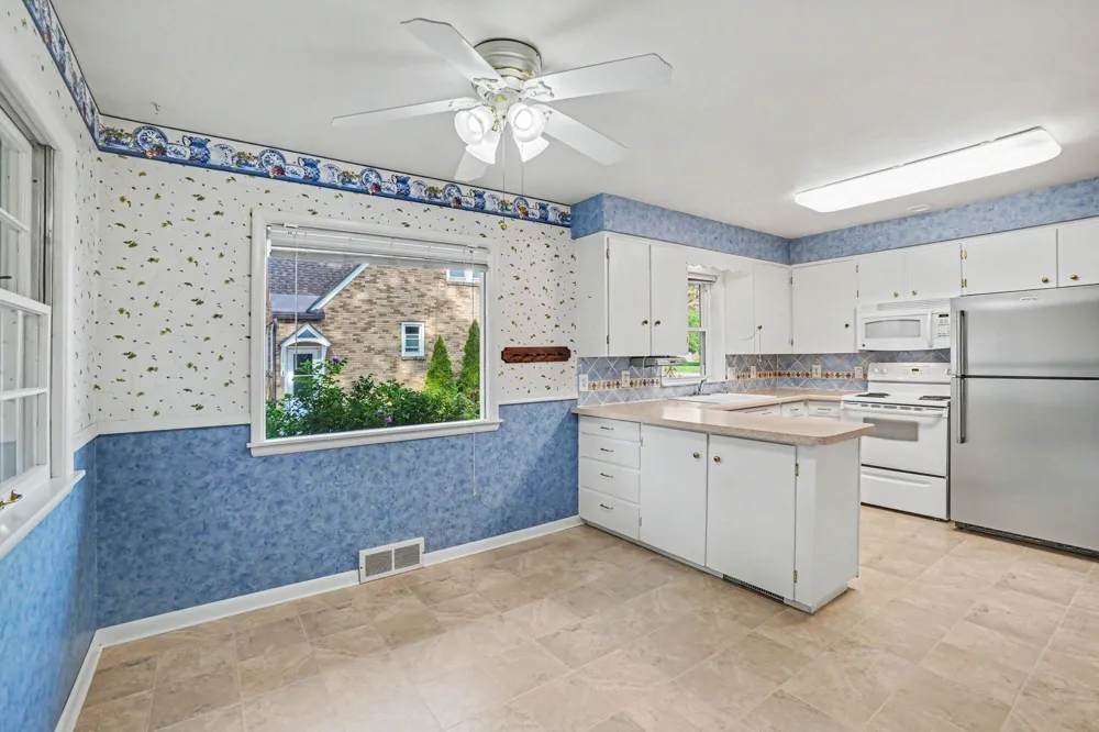 24 E 32nd Street Holland, MI 49423