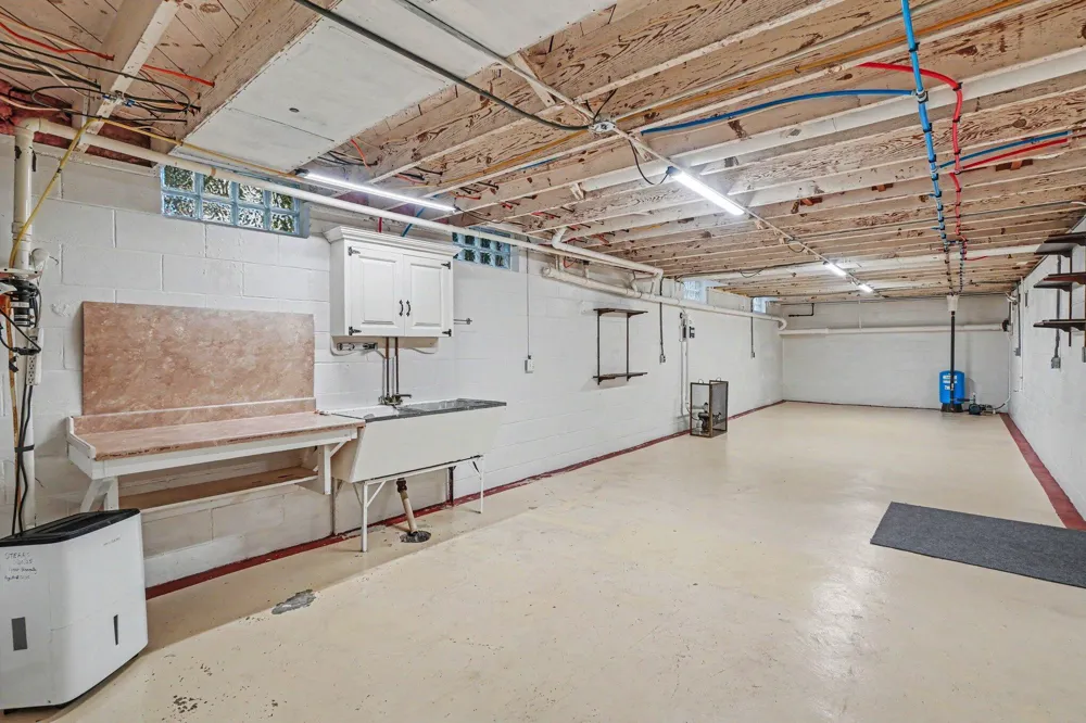 24 E 32nd Street Holland, MI 49423