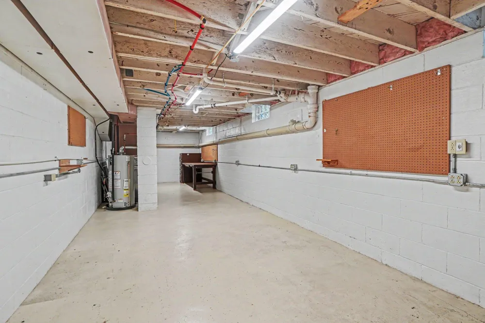24 E 32nd Street Holland, MI 49423
