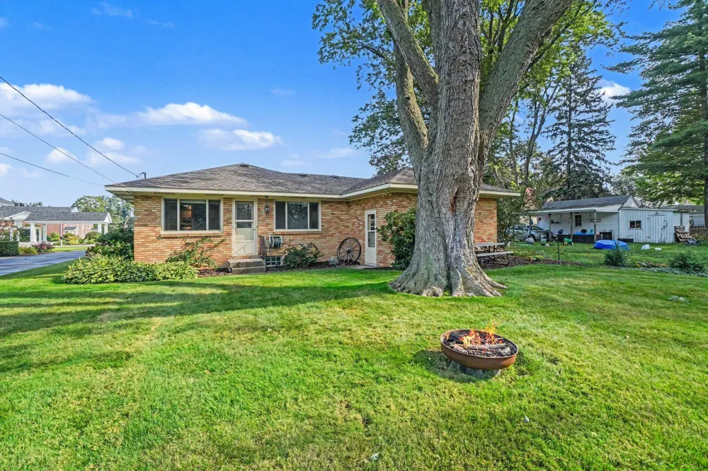 24 E 32nd Street Holland, MI 49423