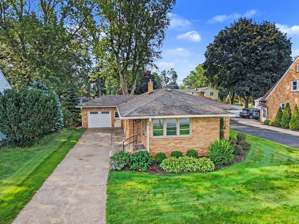 24 E 32nd Street Holland, MI 49423
