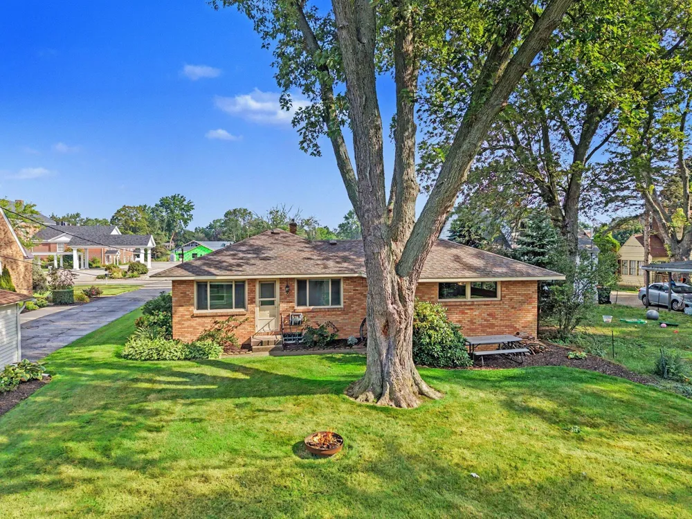 24 E 32nd Street Holland, MI 49423