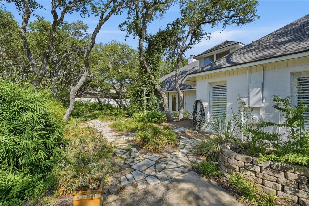 101 Peachtree Drive Rockport, TX 78382
