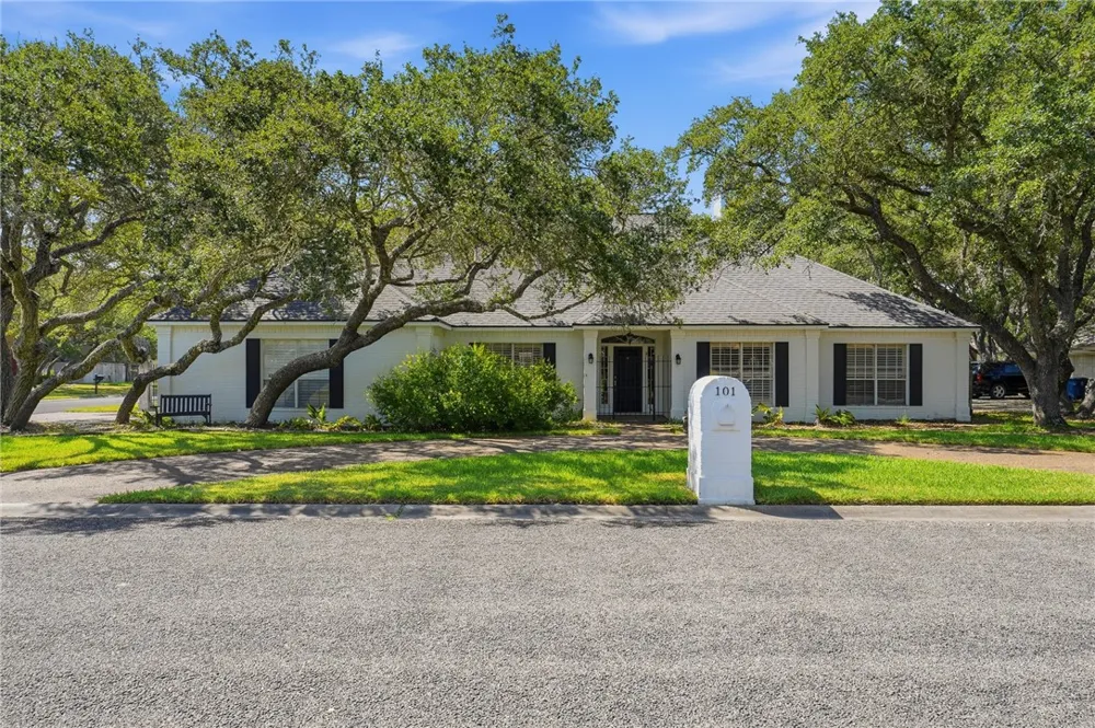 101 Peachtree Drive Rockport, TX 78382