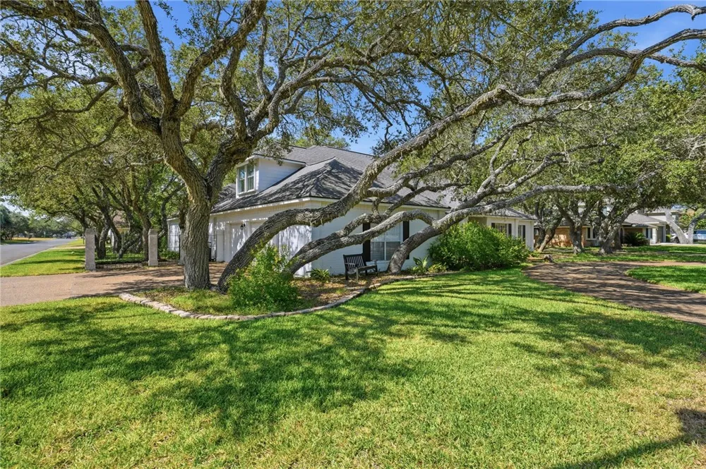101 Peachtree Drive Rockport, TX 78382