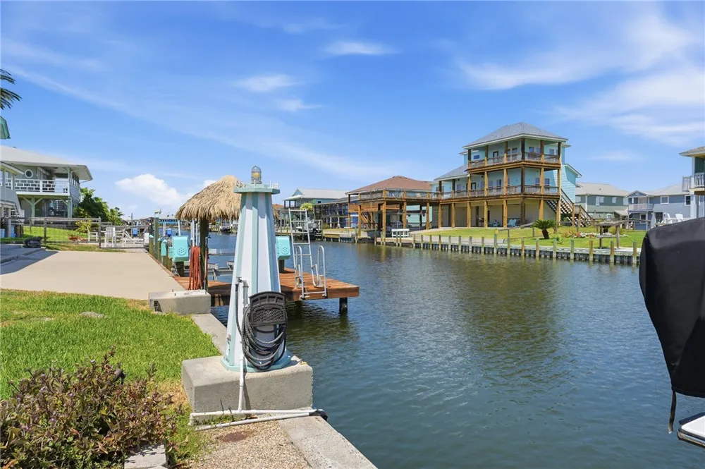 184 Port St Claire City By The Sea, TX 78336