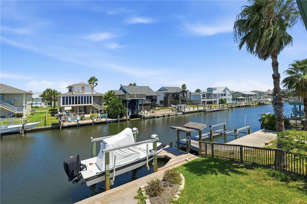 184 Port St Claire City By The Sea, TX 78336