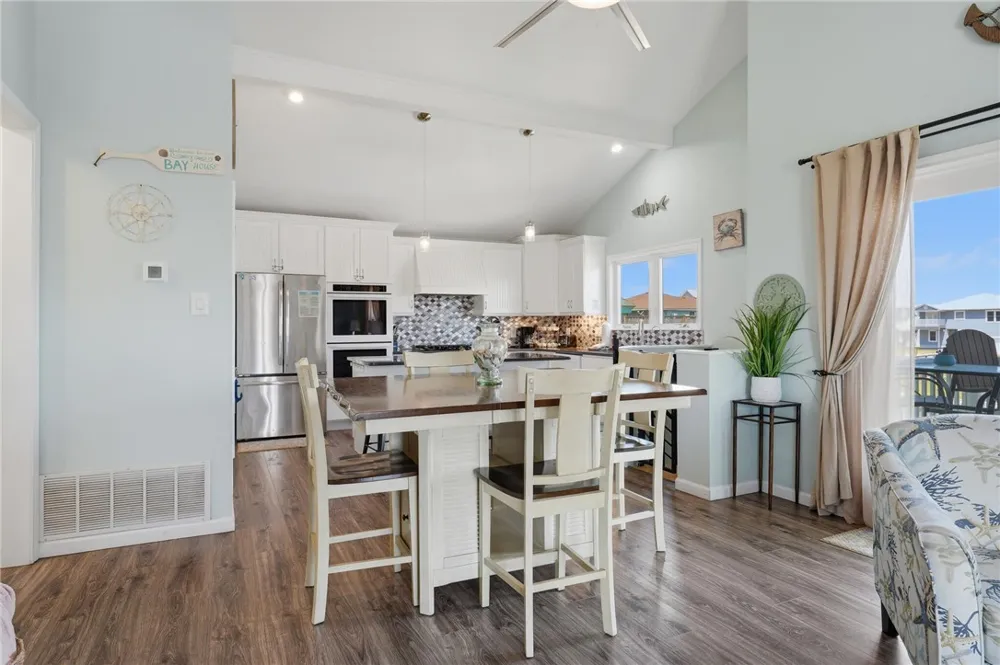184 Port St Claire City By The Sea, TX 78336