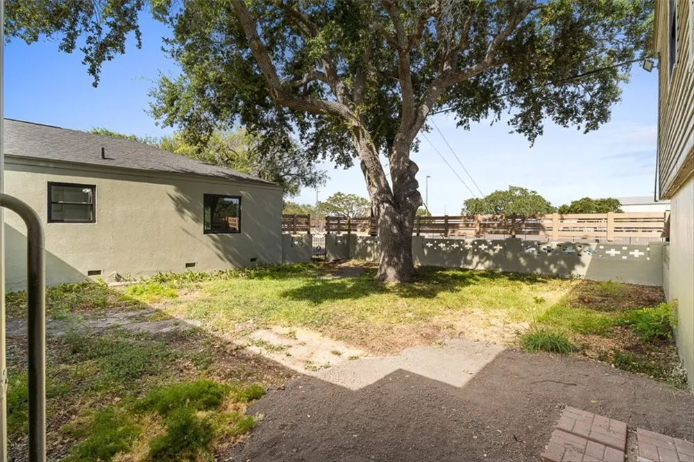 1024 E Main Street Sinton, TX 78387
