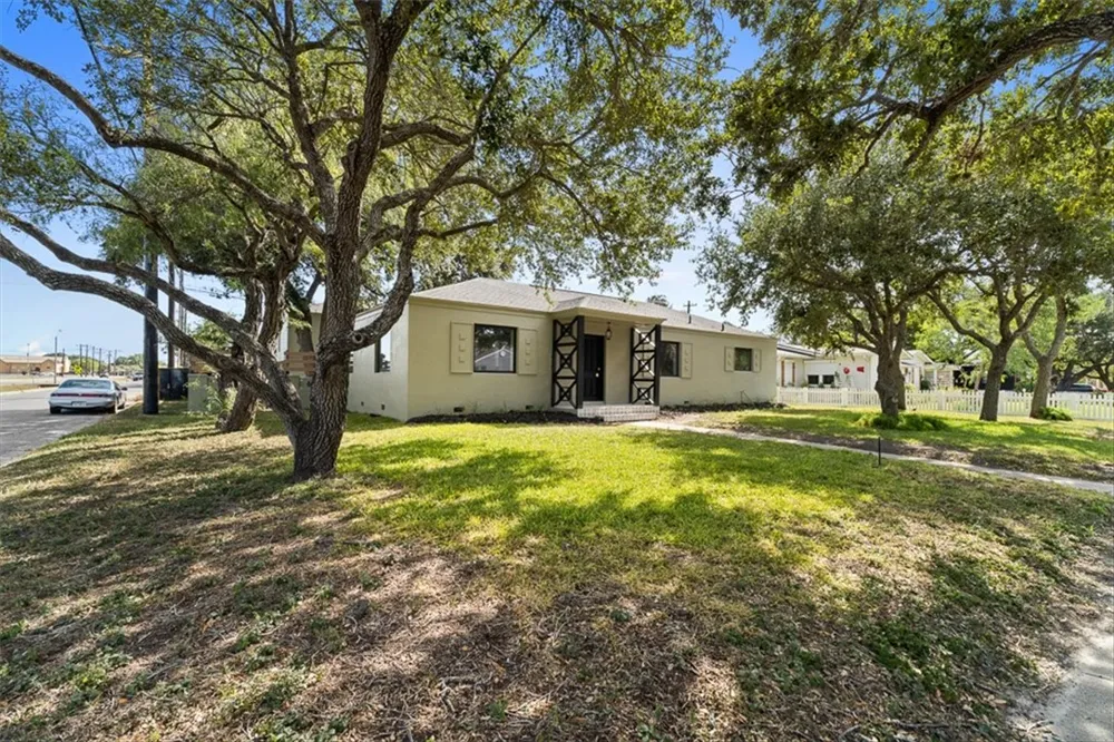 1024 E Main Street Sinton, TX 78387