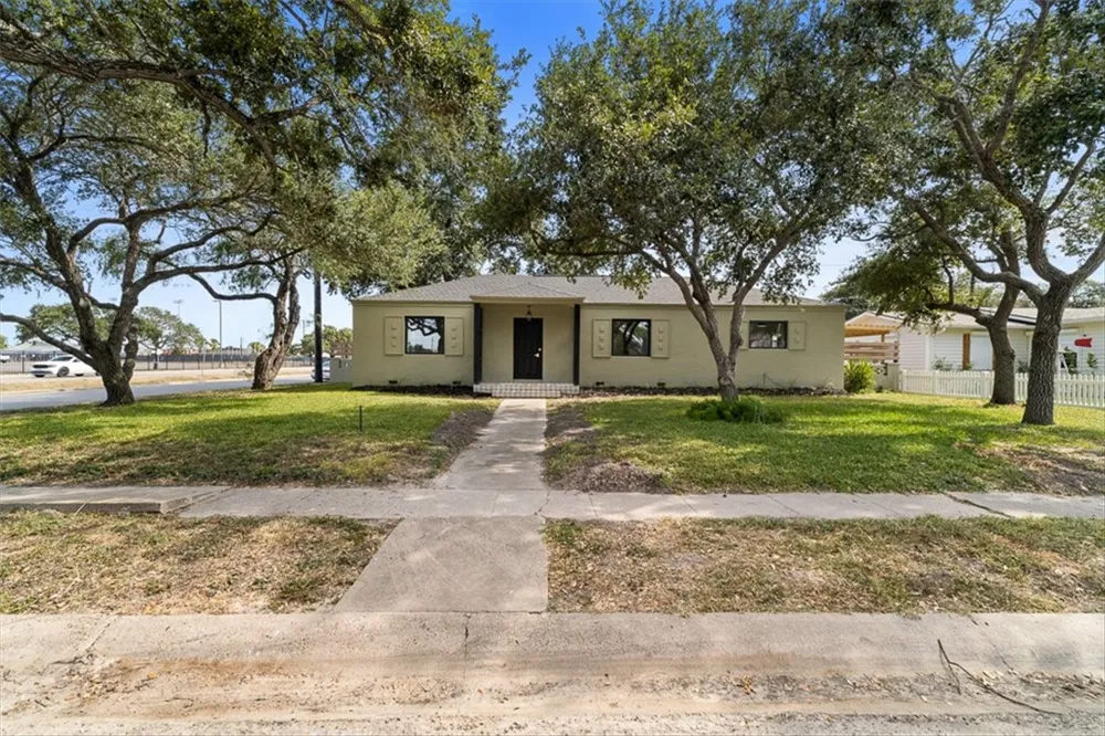 1024 E Main Street Sinton, TX 78387