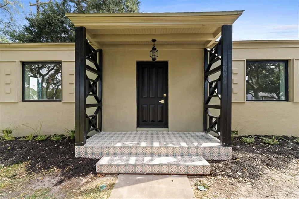 1024 E Main Street Sinton, TX 78387