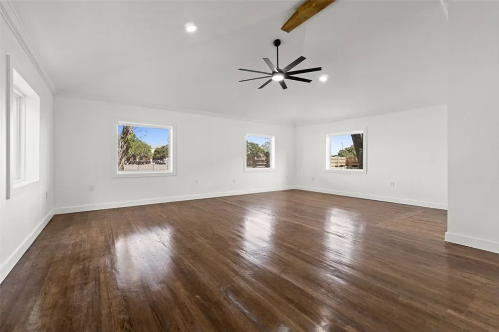 1024 E Main Street Sinton, TX 78387