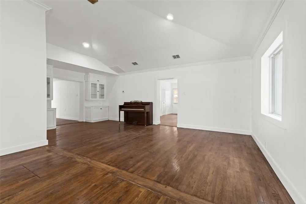 1024 E Main Street Sinton, TX 78387