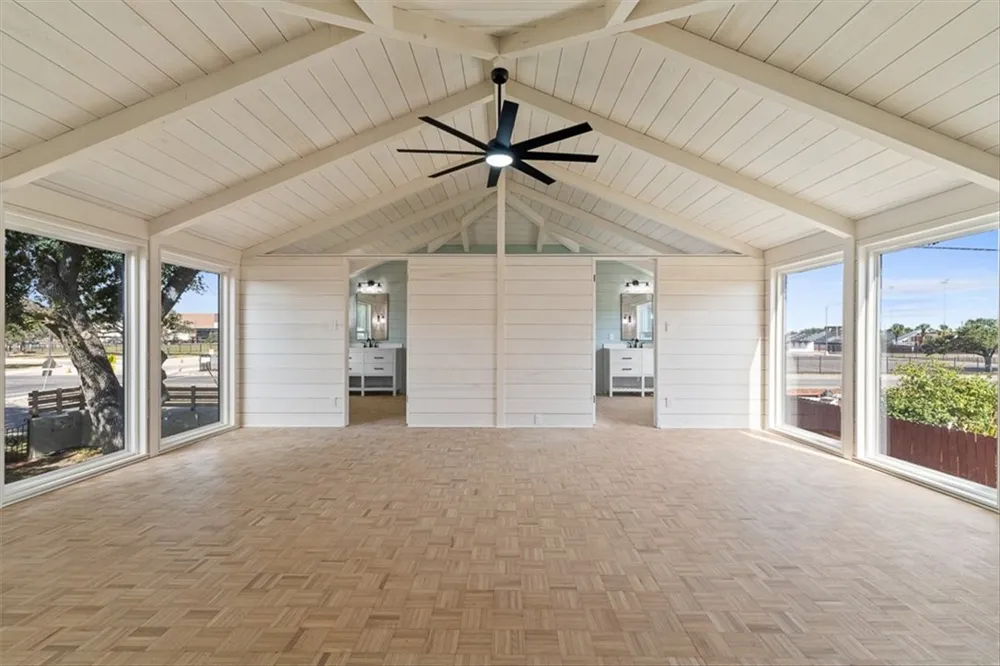 1024 E Main Street Sinton, TX 78387