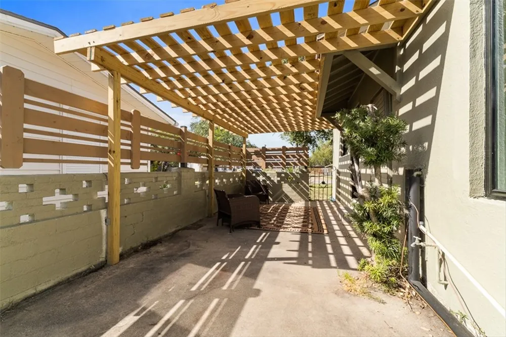 1024 E Main Street Sinton, TX 78387