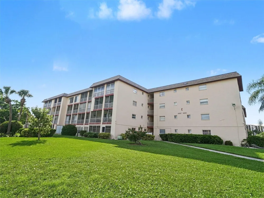 4171 HERON WAY #E309 Bradenton, FL 34205