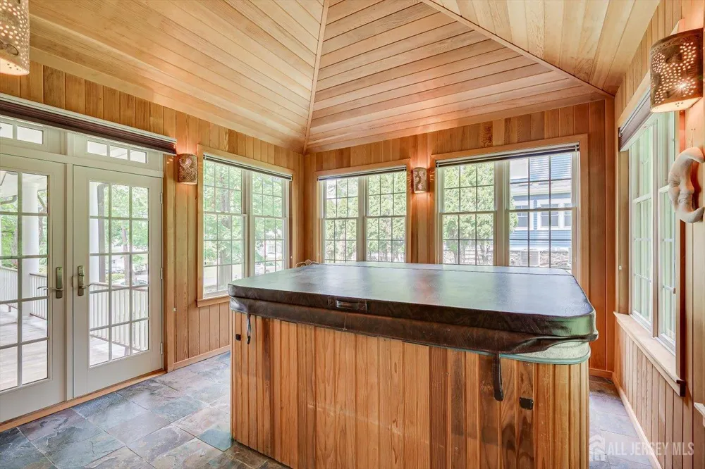 4 Edgewood Road Edison, NJ 08820