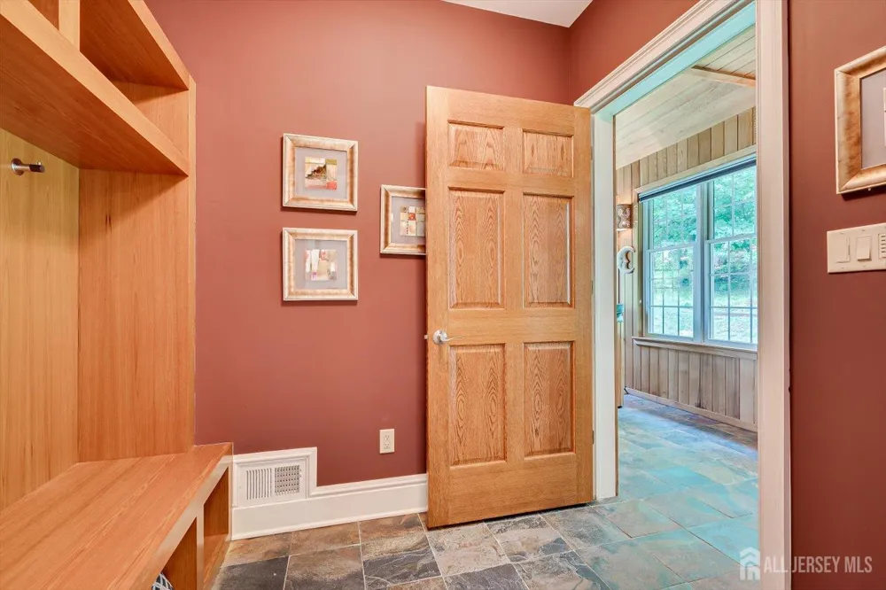 4 Edgewood Road Edison, NJ 08820