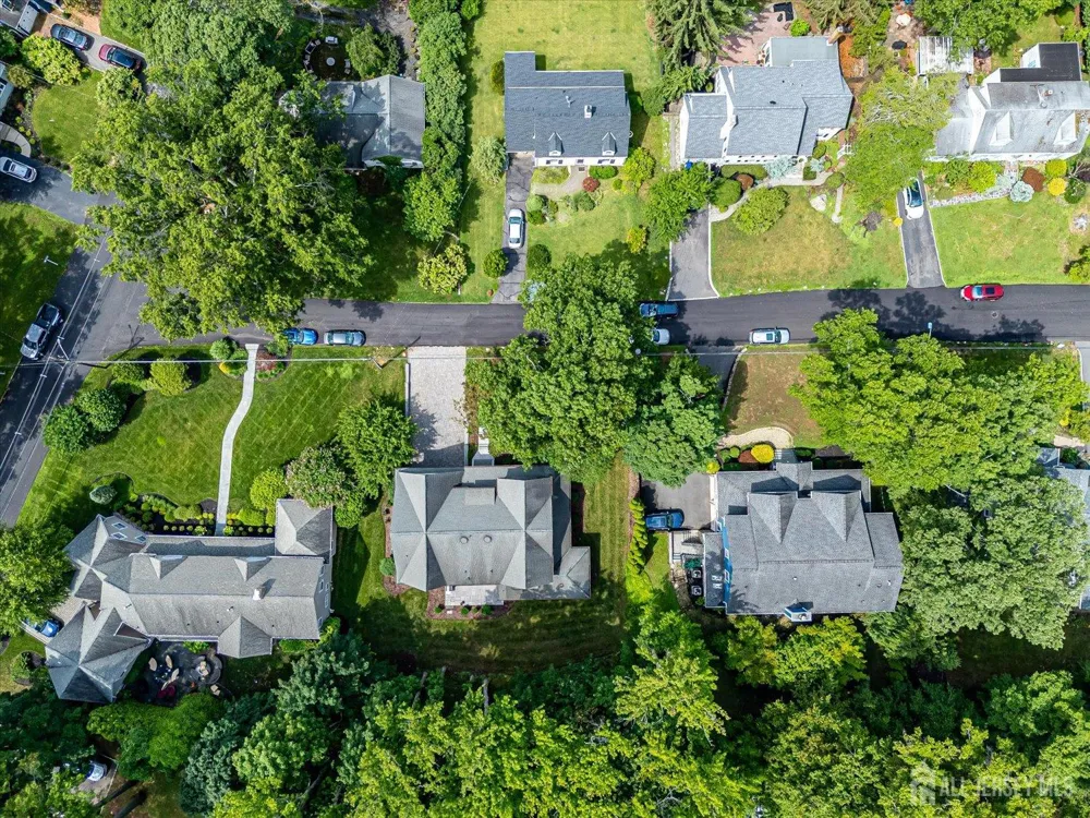 4 Edgewood Road Edison, NJ 08820