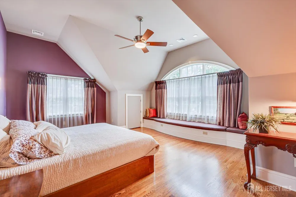 4 Edgewood Road Edison, NJ 08820