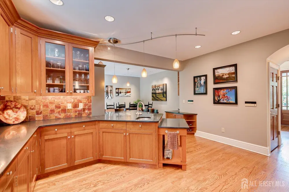 4 Edgewood Road Edison, NJ 08820