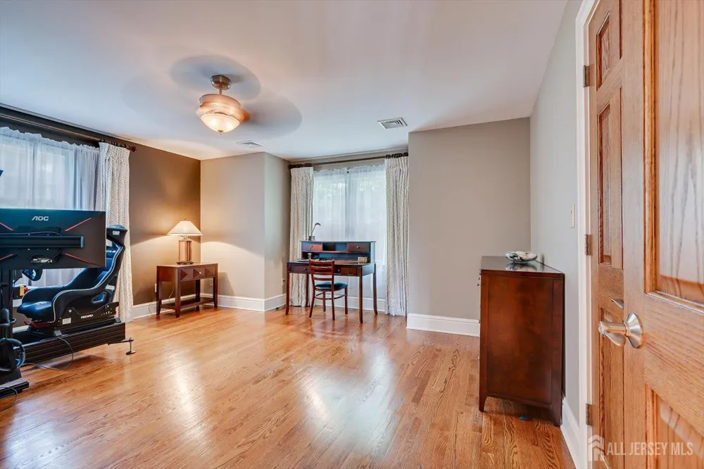 4 Edgewood Road Edison, NJ 08820