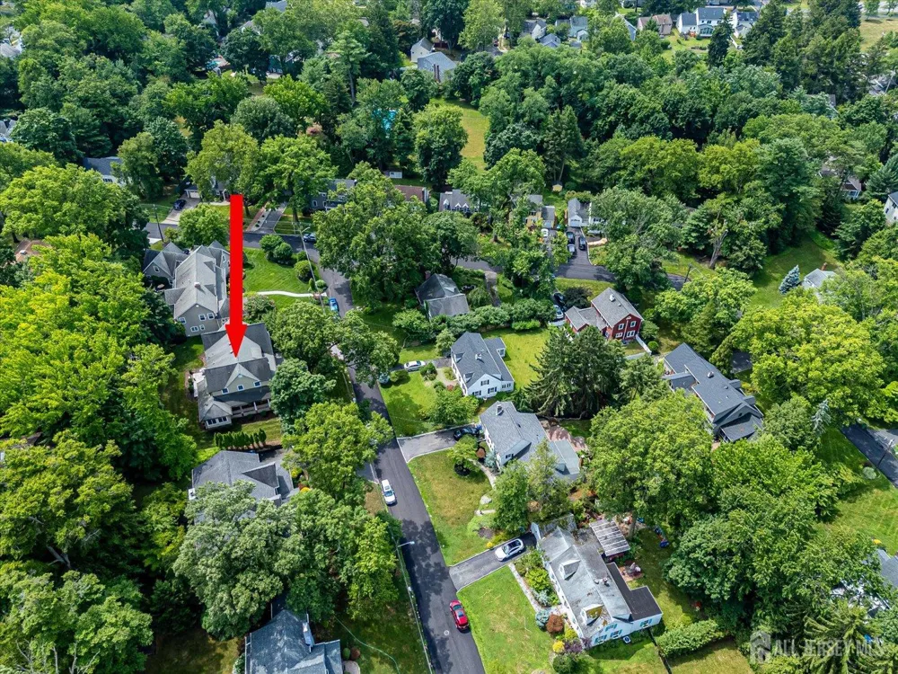4 Edgewood Road Edison, NJ 08820