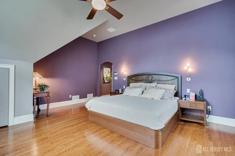 4 Edgewood Road Edison, NJ 08820
