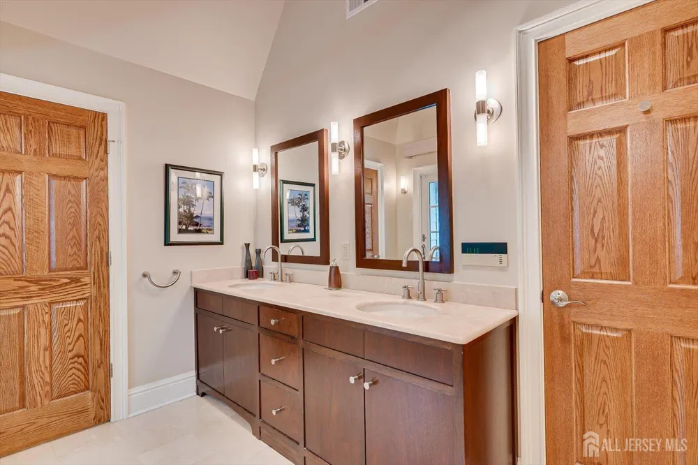 4 Edgewood Road Edison, NJ 08820