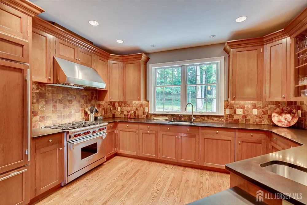 4 Edgewood Road Edison, NJ 08820