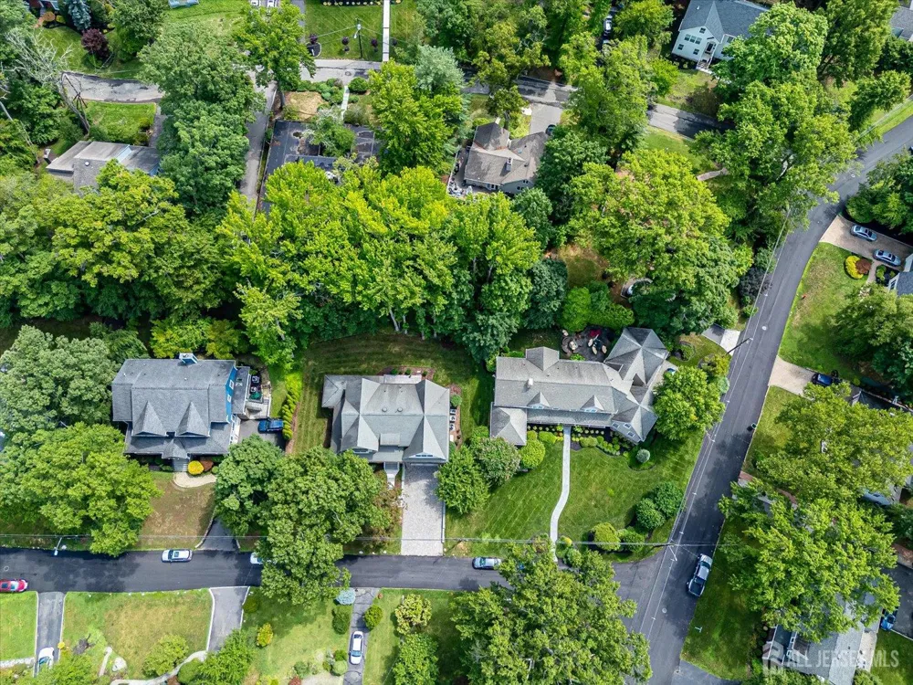 4 Edgewood Road Edison, NJ 08820