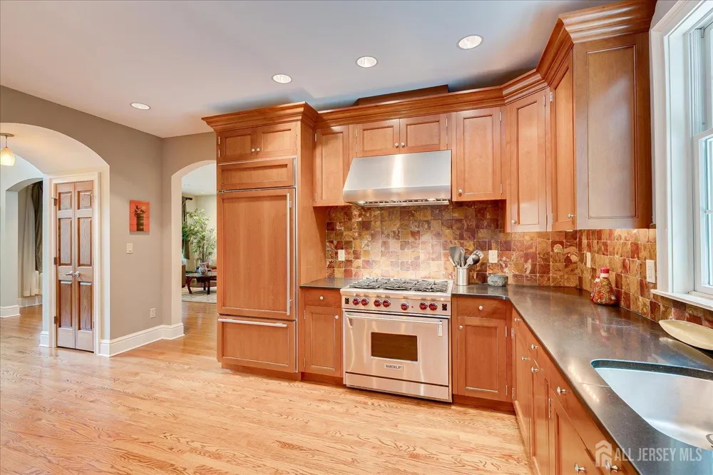 4 Edgewood Road Edison, NJ 08820