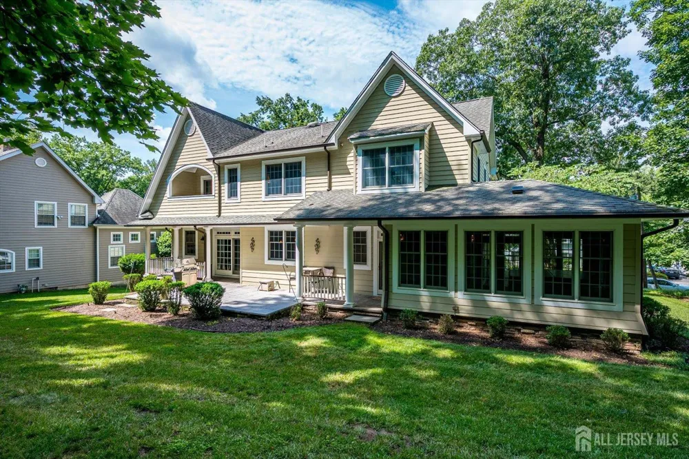 4 Edgewood Road Edison, NJ 08820