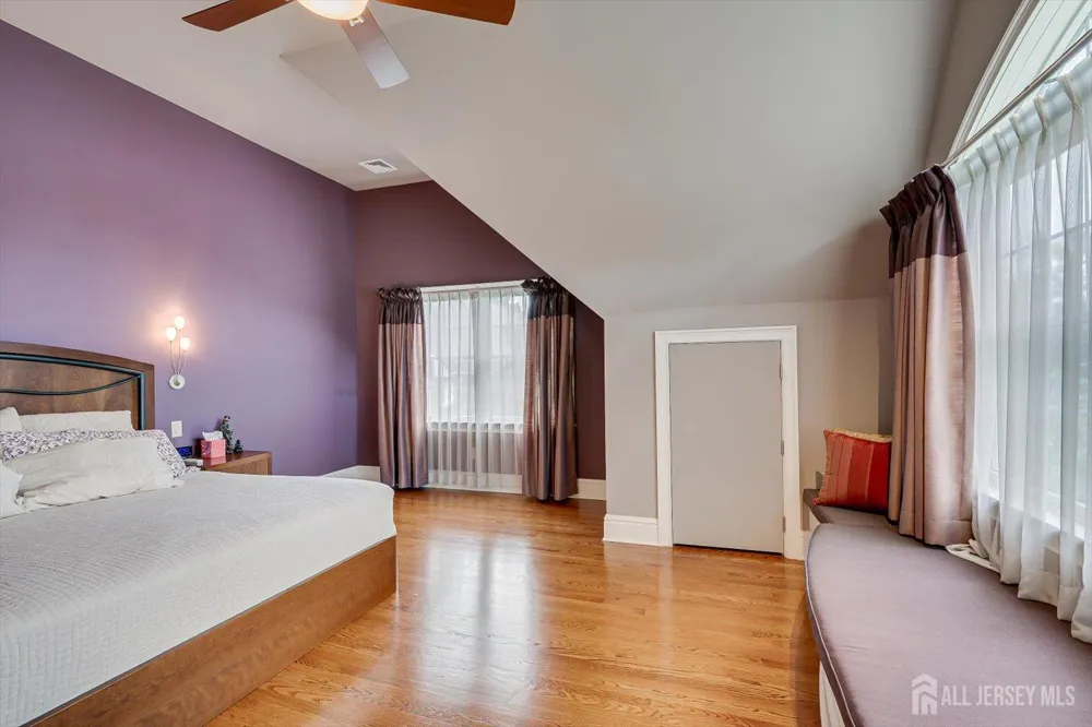 4 Edgewood Road Edison, NJ 08820
