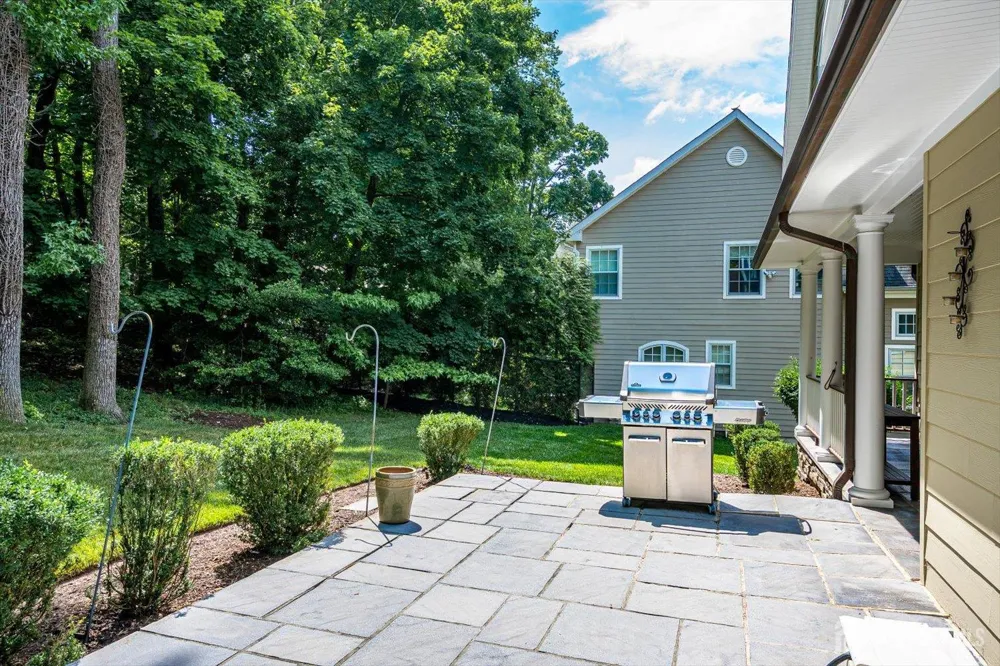 4 Edgewood Road Edison, NJ 08820