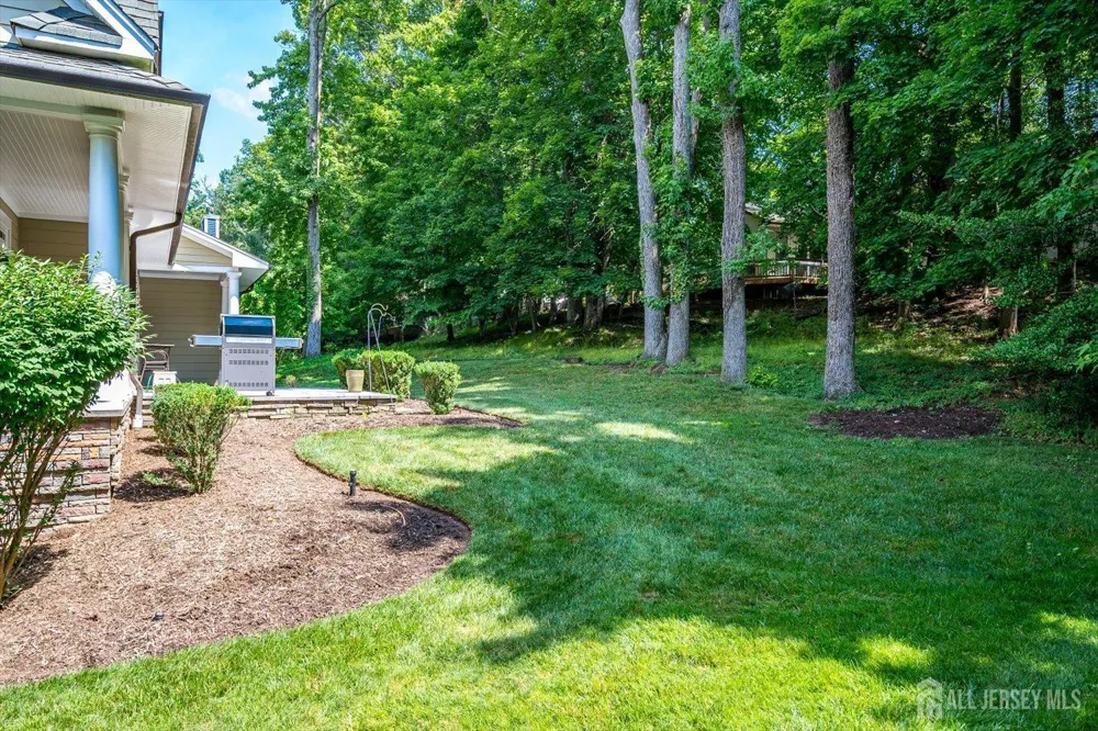4 Edgewood Road Edison, NJ 08820