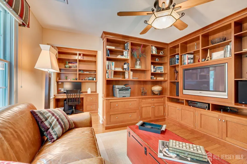 4 Edgewood Road Edison, NJ 08820
