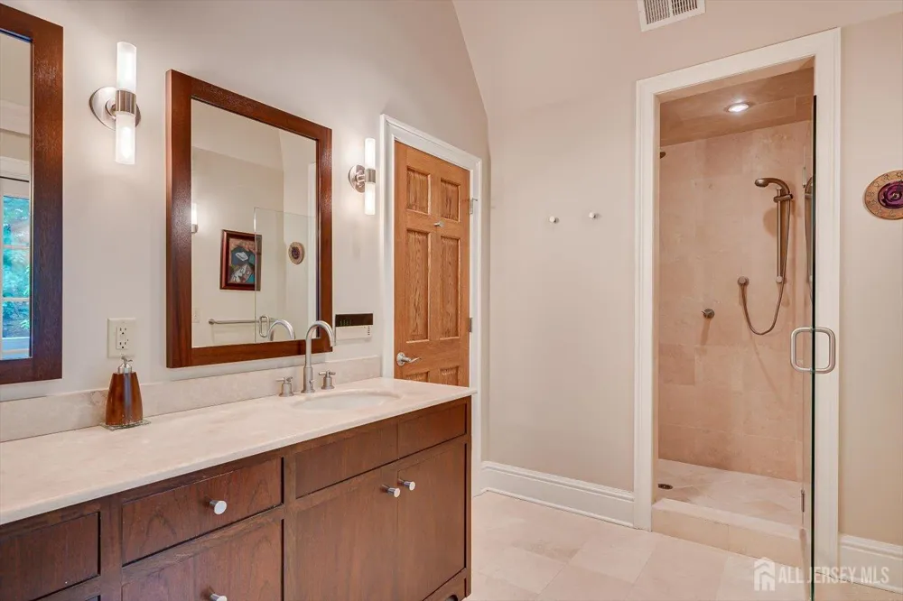 4 Edgewood Road Edison, NJ 08820