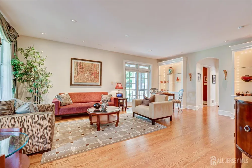 4 Edgewood Road Edison, NJ 08820