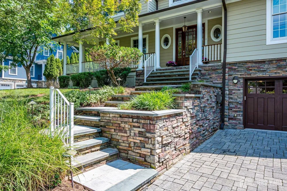 4 Edgewood Road Edison, NJ 08820